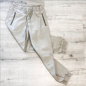Aritzia TNA Joggers- Alix Pant